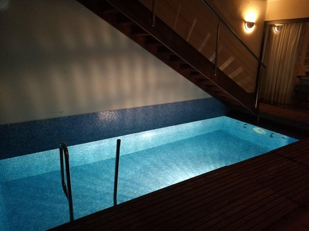 Villa barbara pool nacht